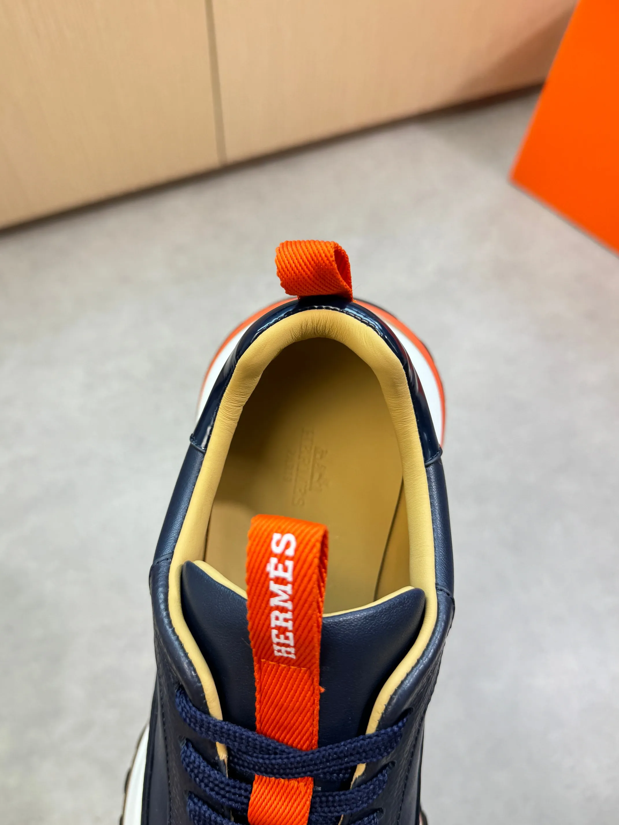 Men's shoes 💰800 [HERMES] Hermès - High-end quality original order·Casual sports shoes - Upper: 🔝 pebbled calfskin, Nappa calfskin, shoe body sewn with contrasting edge color, tongue, heel, brand logo webbing - Inner: water-dyed cowhide - Outsole: ultra-light T men's shoes 💰R·Rubber; two-color molded outsole -Ultra-high quality control·Fine workmanship: highlighted (high-end·nobility·grade) -Size: 39-44 (38, 45, can be customized)·H0118